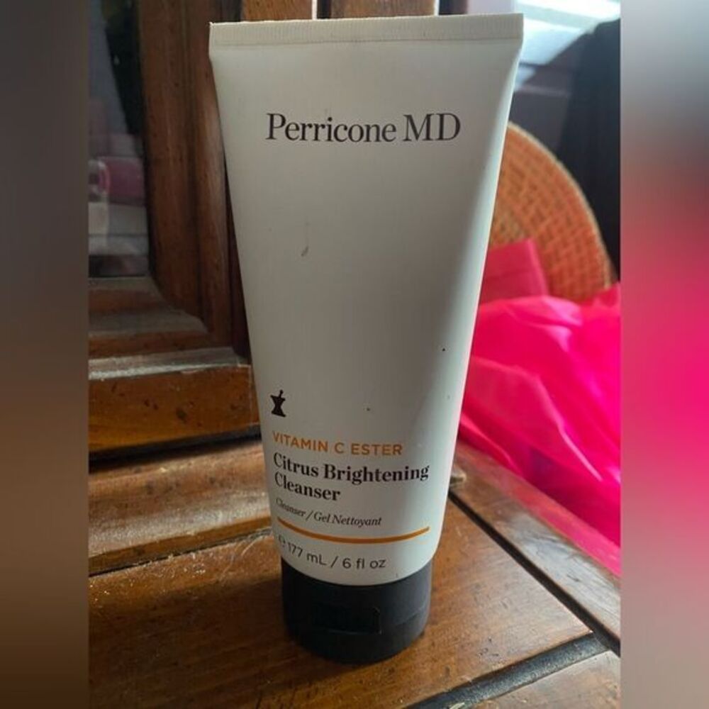 Perricone MD Citrus Cleanser with Vitamin C 
Brand New